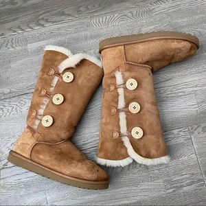 UGG BAILEY BUTTON TRIPLET 2 BOOT (Chestnut) NO BOX